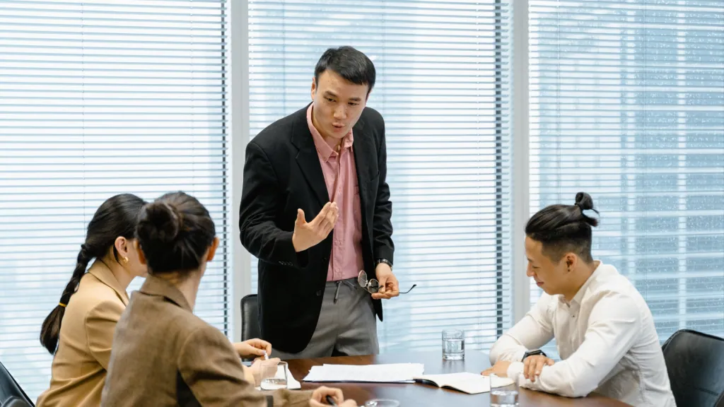 O que Caracteriza um Chefe Ruim – E Como Isso Impacta as Empresas